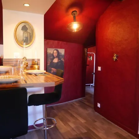 Kuriosis - Central&elegant Riom